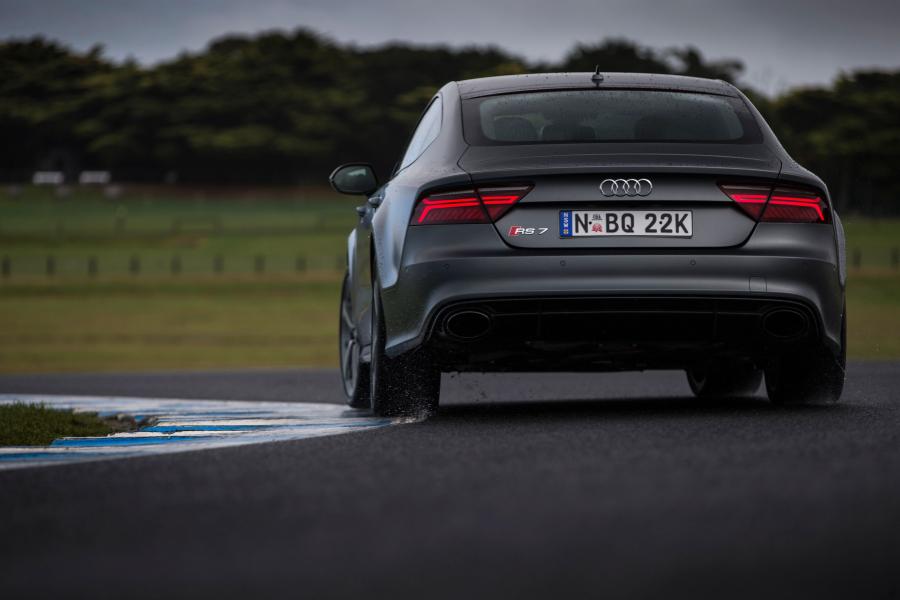  Audi RS7 Sportback 2015 года  (AU) (фото 14 из 18)